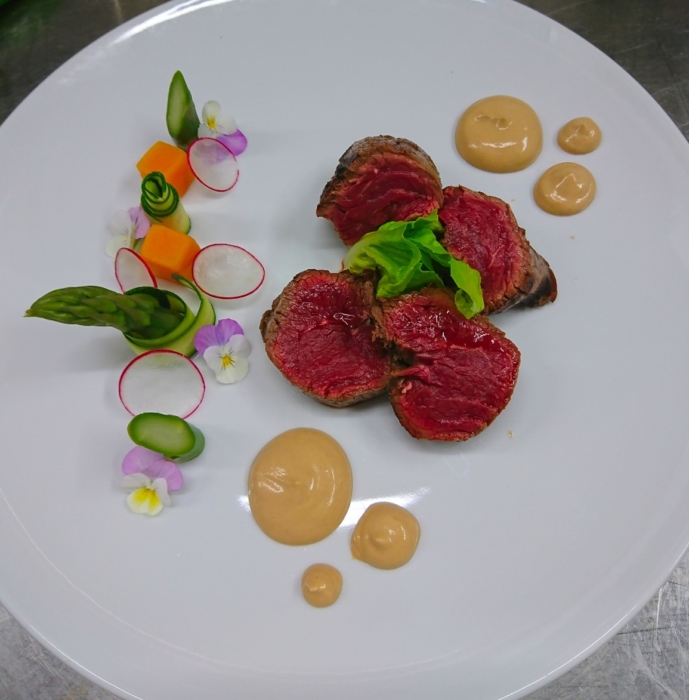 FILETTO DI MANZO CON SALSA ALLE NOCCIOLE