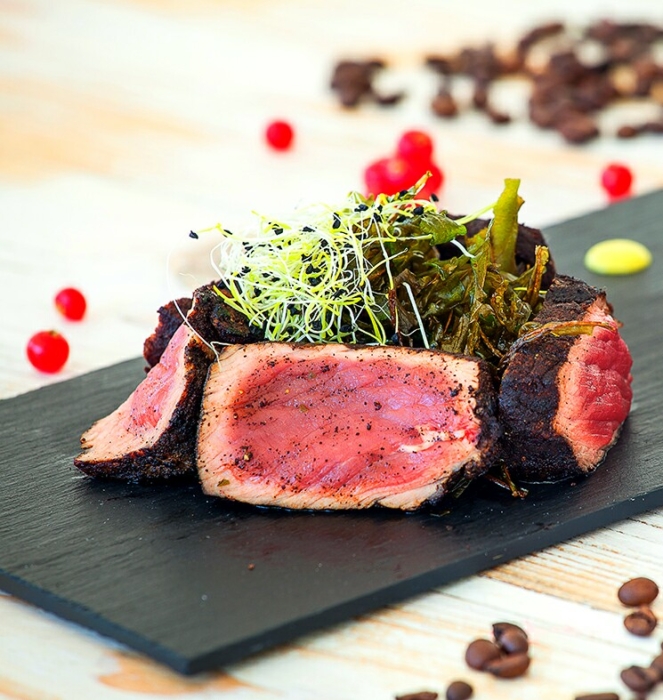 TAGLIATA DI MANZO IN CROSTA DI CAFFE'